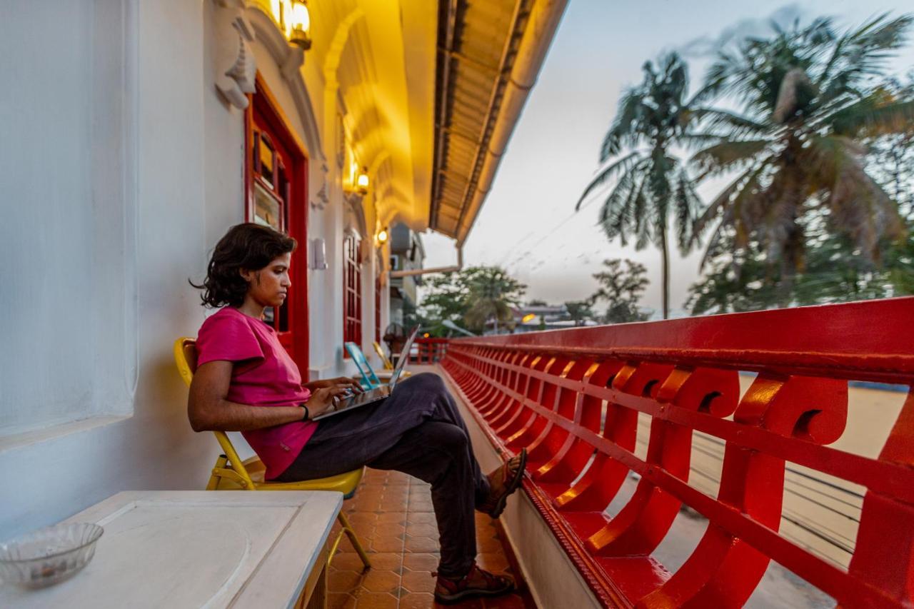 Gostops Lite Kochi Bagian luar foto